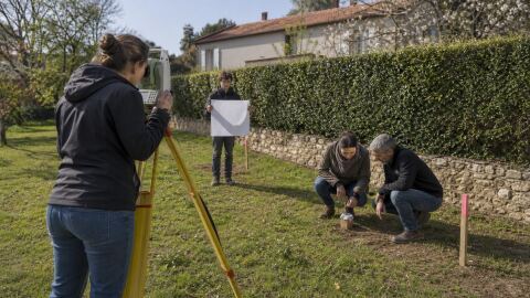 Limites de terrain incertaines : bornage avant clôture ou extension