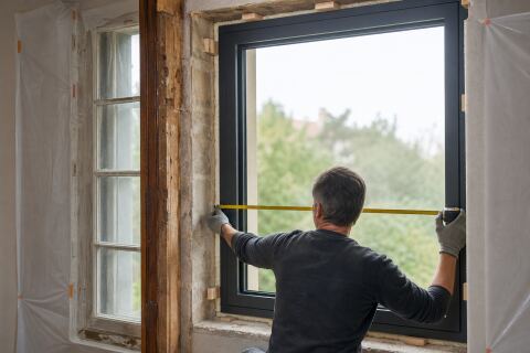 Pose en rénovation sur ancien dormant : pertes de lumière et défauts cachés à vérifier