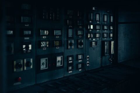 Électricité non conforme : risques pour votre assurance et famille