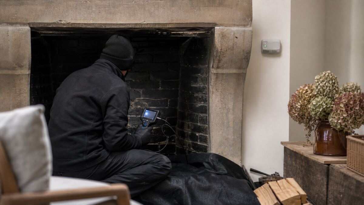 Rouvrir une cheminée condamnée : les contrôles essentiels
