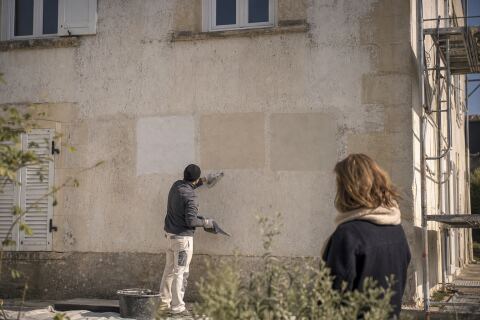 Zone témoin avant ravalement : valider préparation, teinte et texture sur la façade