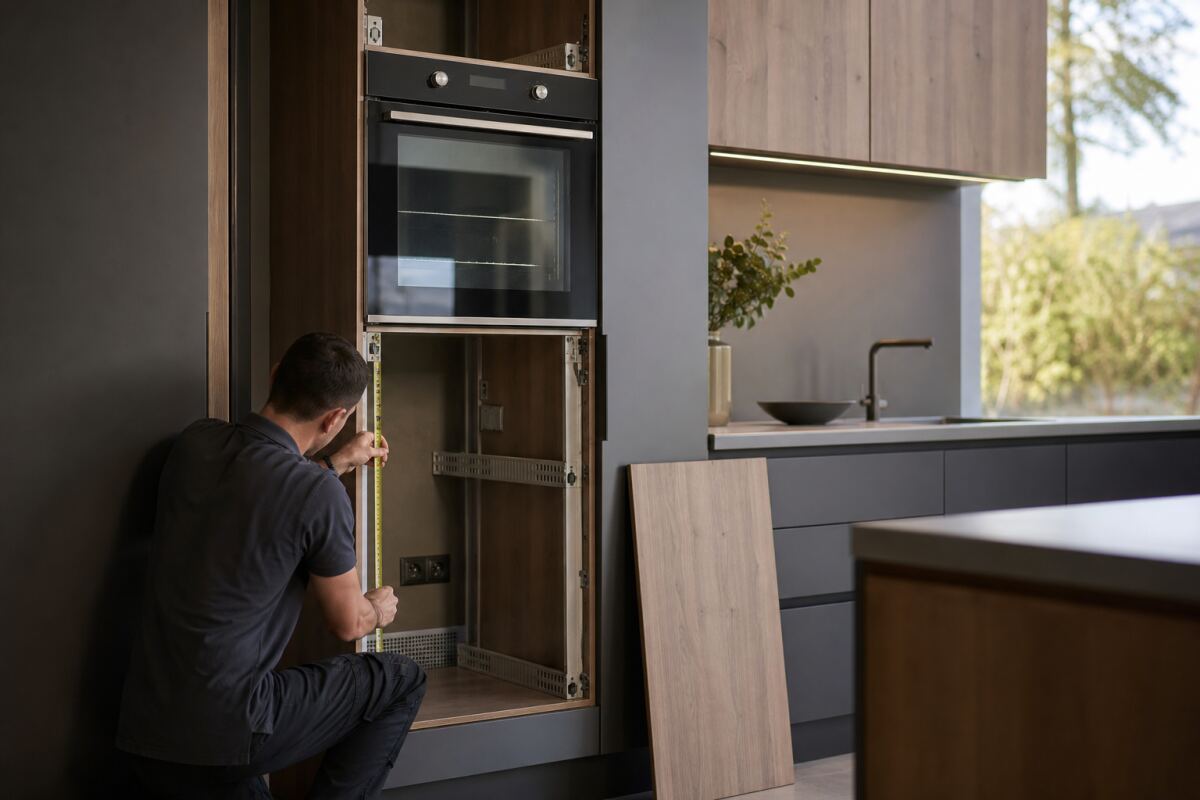 Électroménager encastré : concevoir la cuisine pour son futur remplacement