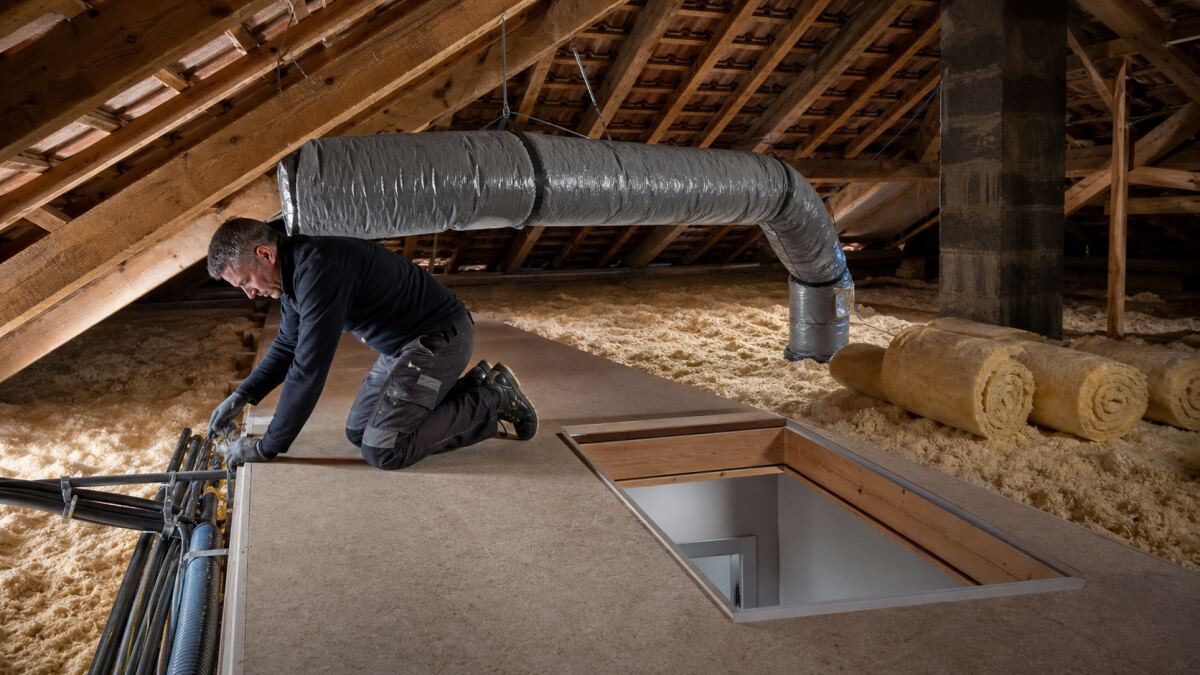 Isoler les combles : réseaux, ventilation et accès sûrs