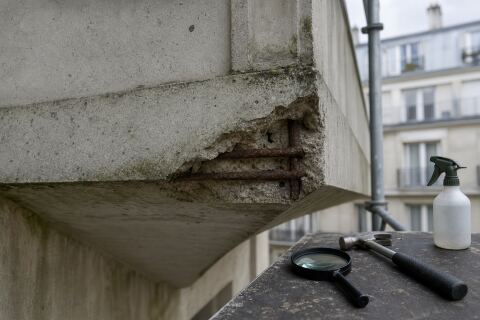 Béton qui éclate et fers rouillés : diagnostiquer la carbonatation avant réparation
