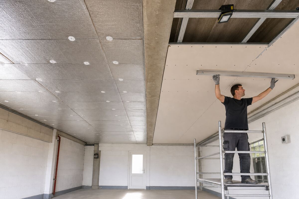 Isoler un plafond de garage sous une chambre