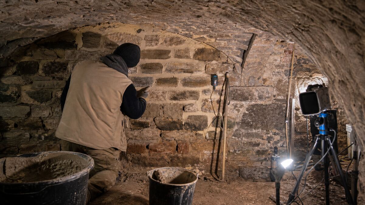 Cave voûtée en pierre : rejointoyer et ventiler sans fragiliser la voûte