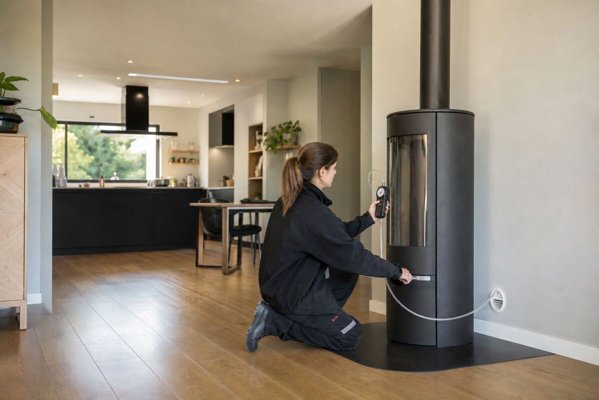 Hotte et poêle à bois : éviter la dépression dangereuse