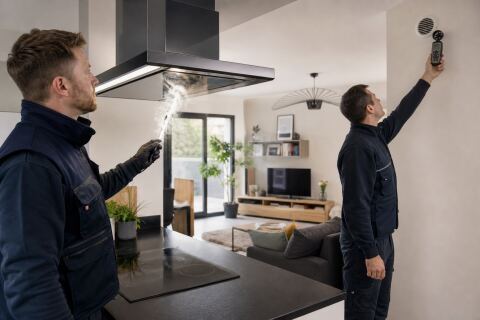 Cuisine ouverte et odeurs : coordonner hotte, ventilation générale et entrées d’air
